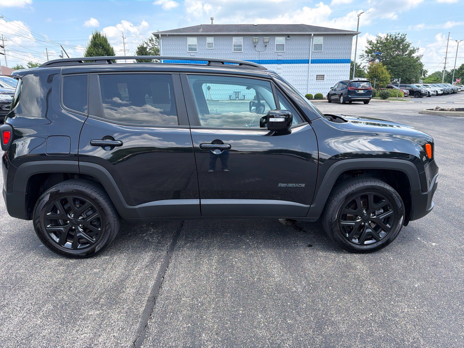 Used 2016 Jeep Renegade Latitude AWD/4WD image 6