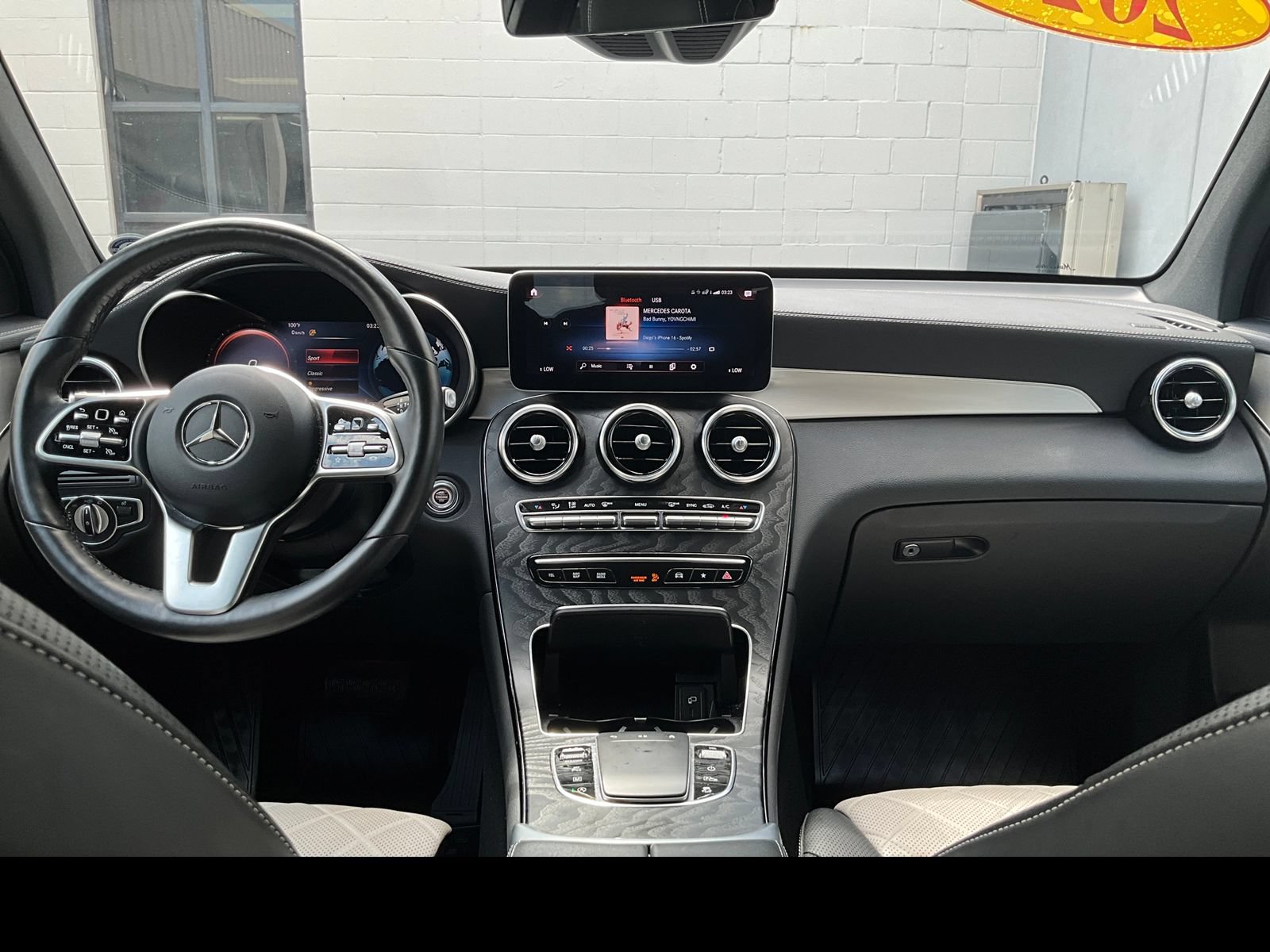 Used 2021 Mercedes-Benz GLC 300 4MATIC image 4