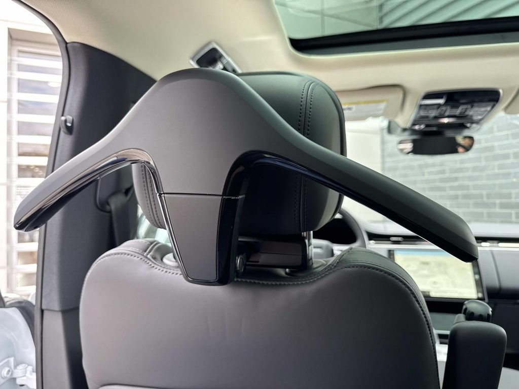 New 2026 Land Rover Range Rover SE AWD/4WD image 17