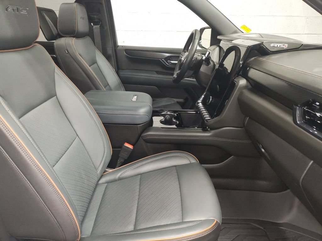 Used 2025 GMC Yukon AT4 w/ AT4 Premium Plus Package AWD/4WD image 7