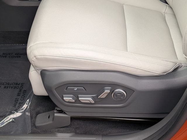 Used 2025 Hyundai Santa Fe Calligraphy FWD image 12