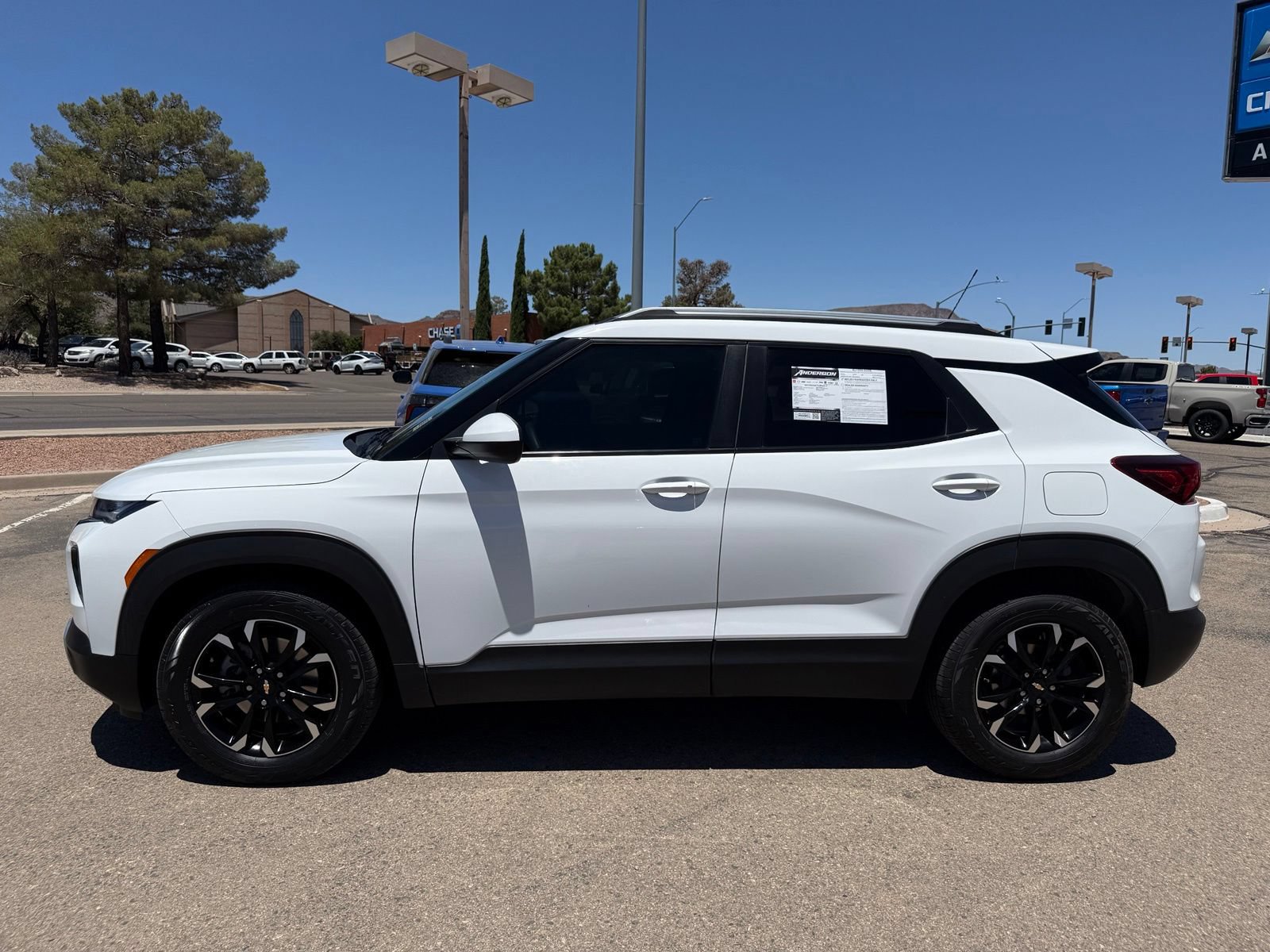Certified 2022 Chevrolet TrailBlazer LT w/ Convenience Package FWD image 10