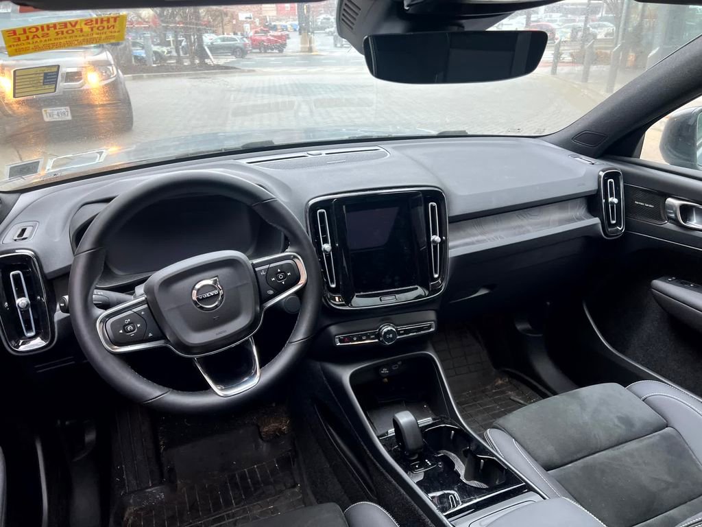 Used 2023 Volvo XC40 Recharge Ultimate image 26