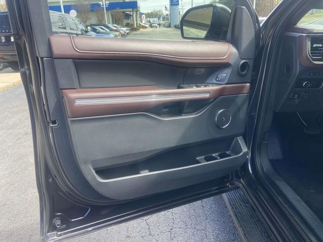 Used 2024 Ford Expedition Limited image 17