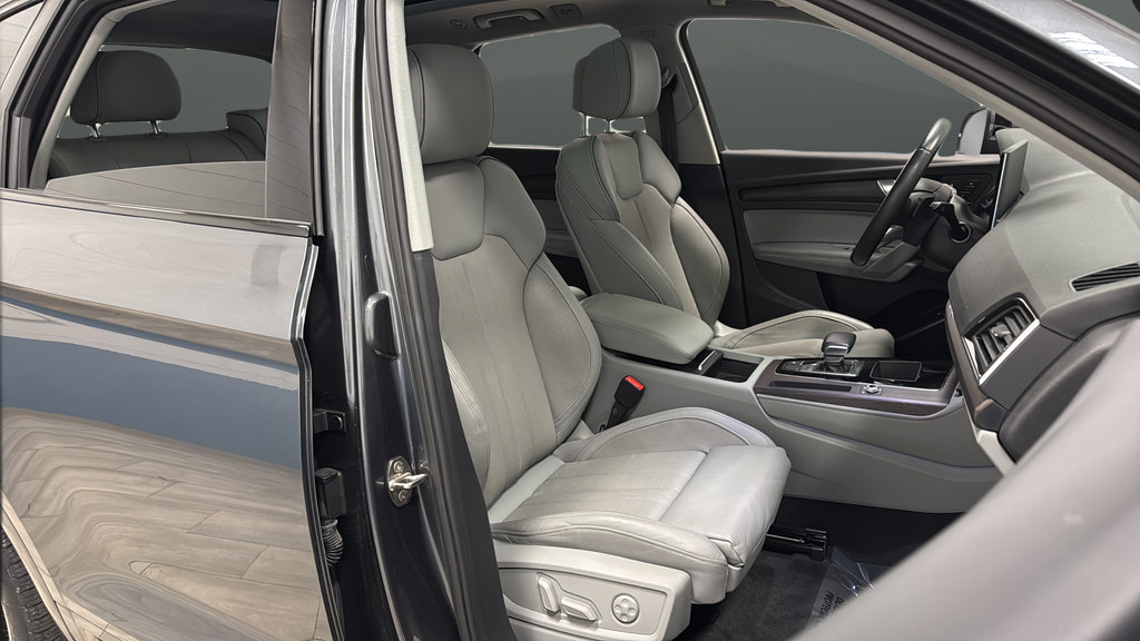 Used 2022 Audi Q5 e Premium Plus w/ Premium Plus Package AWD/4WD image 25