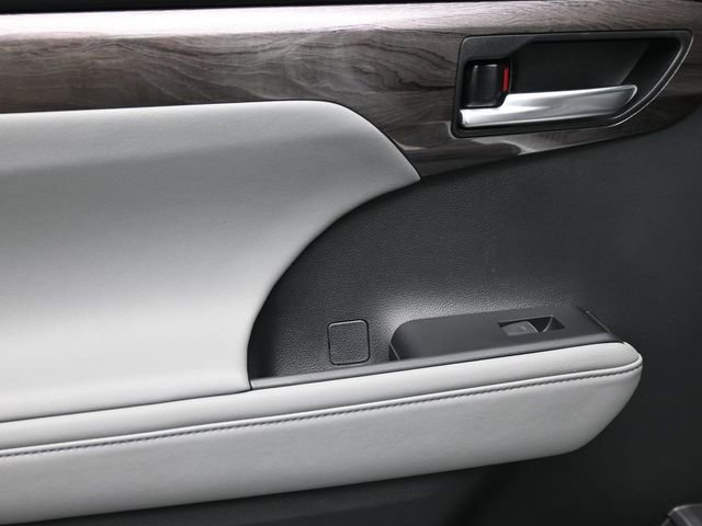 Used 2023 Toyota Highlander Platinum FWD image 13