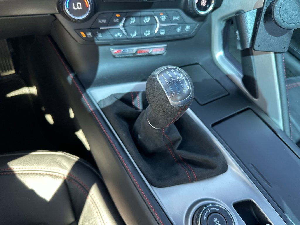 Used 2016 Chevrolet Corvette Z06 w/ 3LZ Preferred Equipment Group RWD image 22
