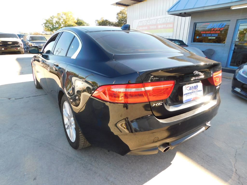 Used 2017 Jaguar XE Premium RWD image 5