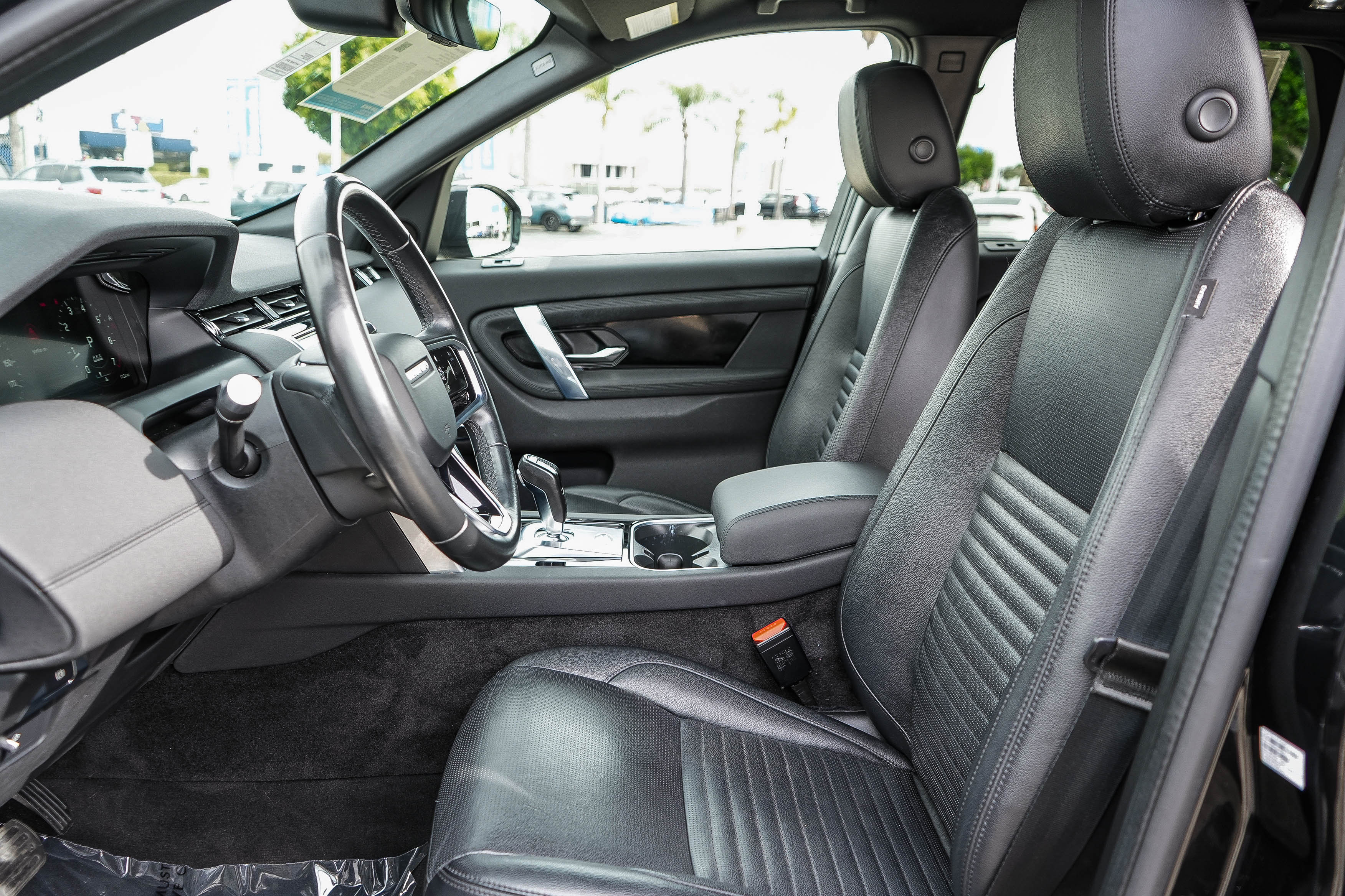 Used 2022 Land Rover Discovery Sport SE image 18