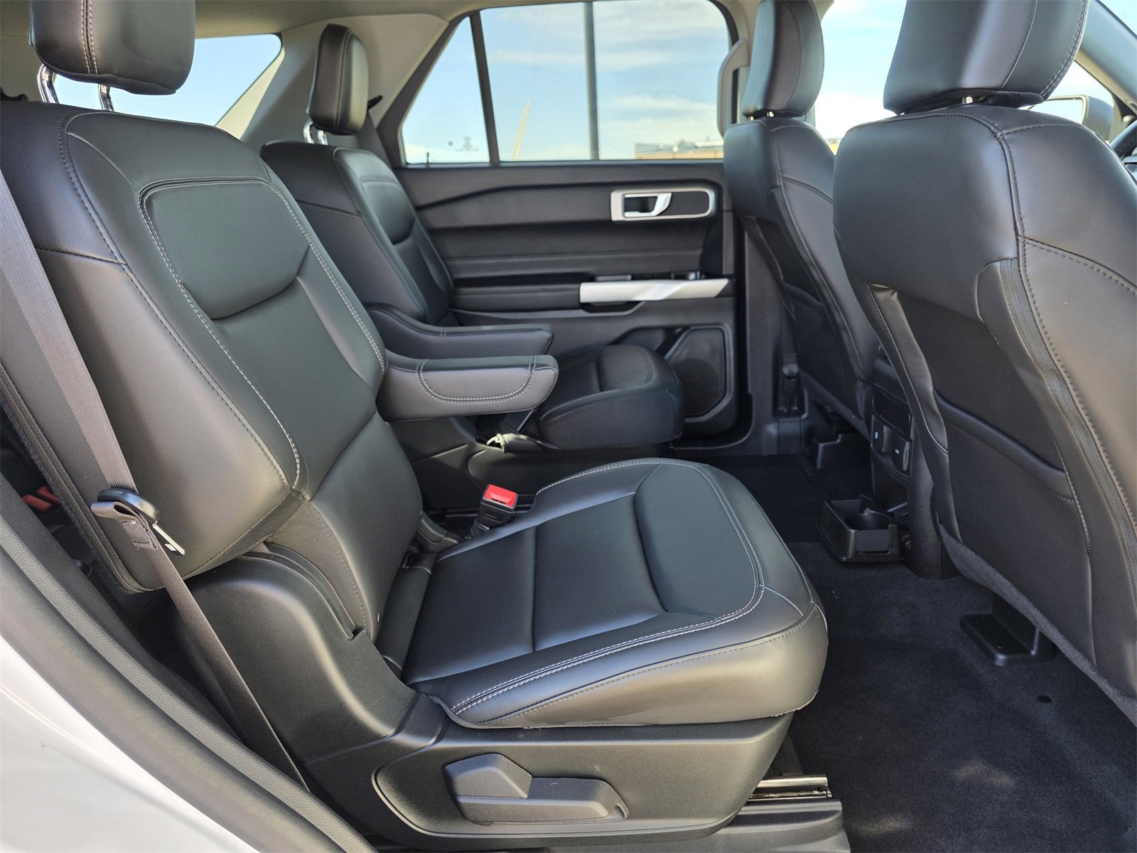 Used 2022 Ford Explorer XLT w/ Equipment Group 202A image 25