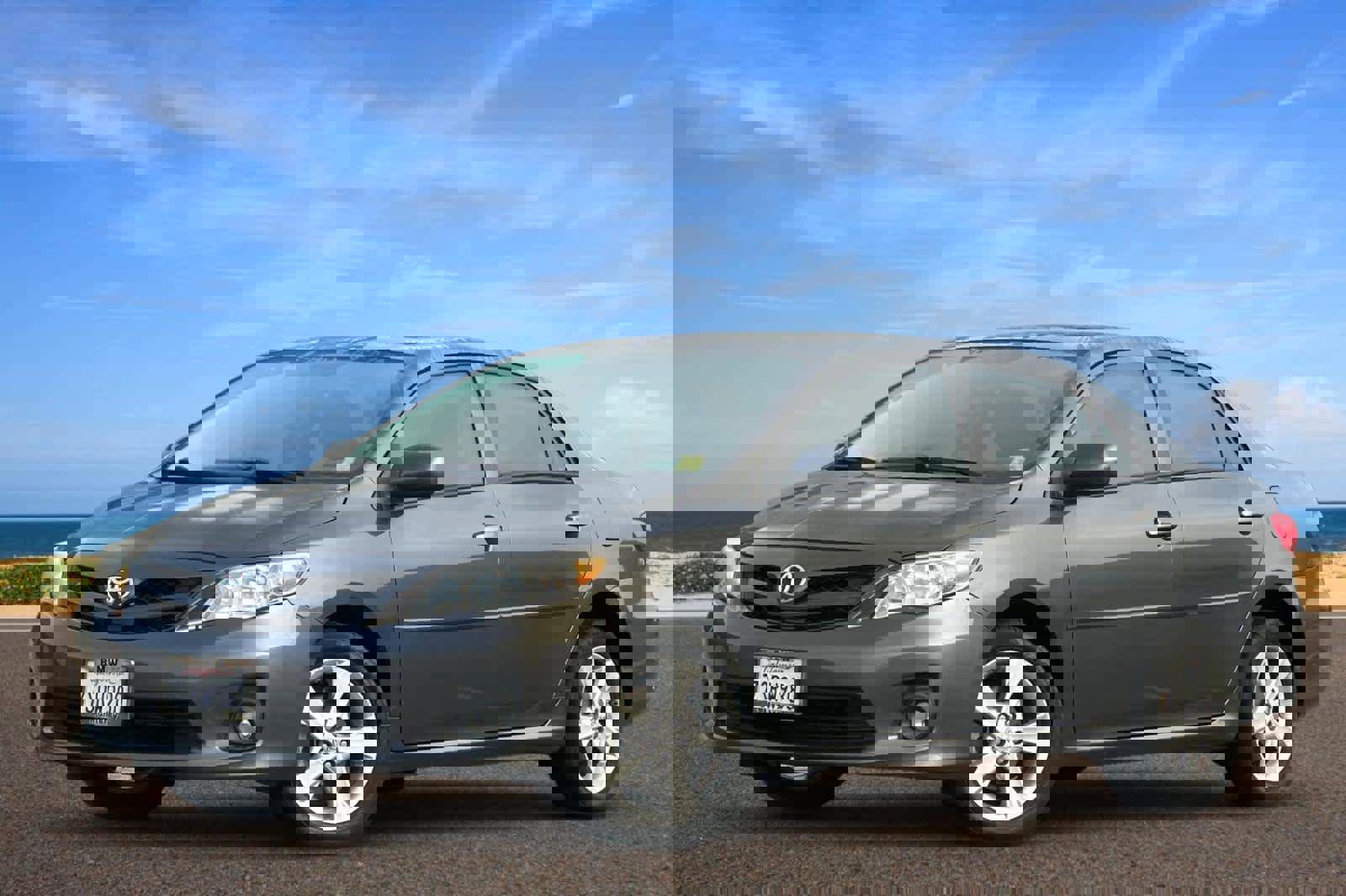 Used 2011 Toyota Corolla LE w/ Premium Pkg video 1