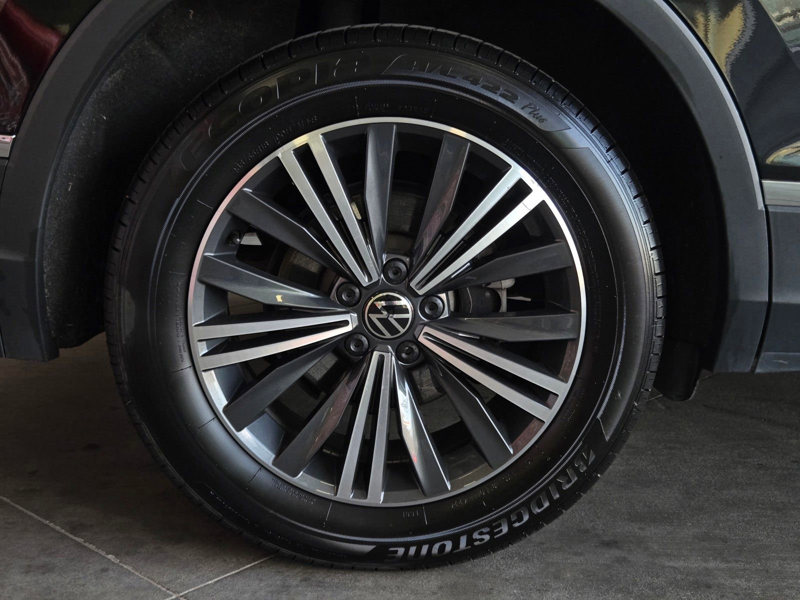 Used 2024 Volkswagen Tiguan Wolfsburg Edition image 5