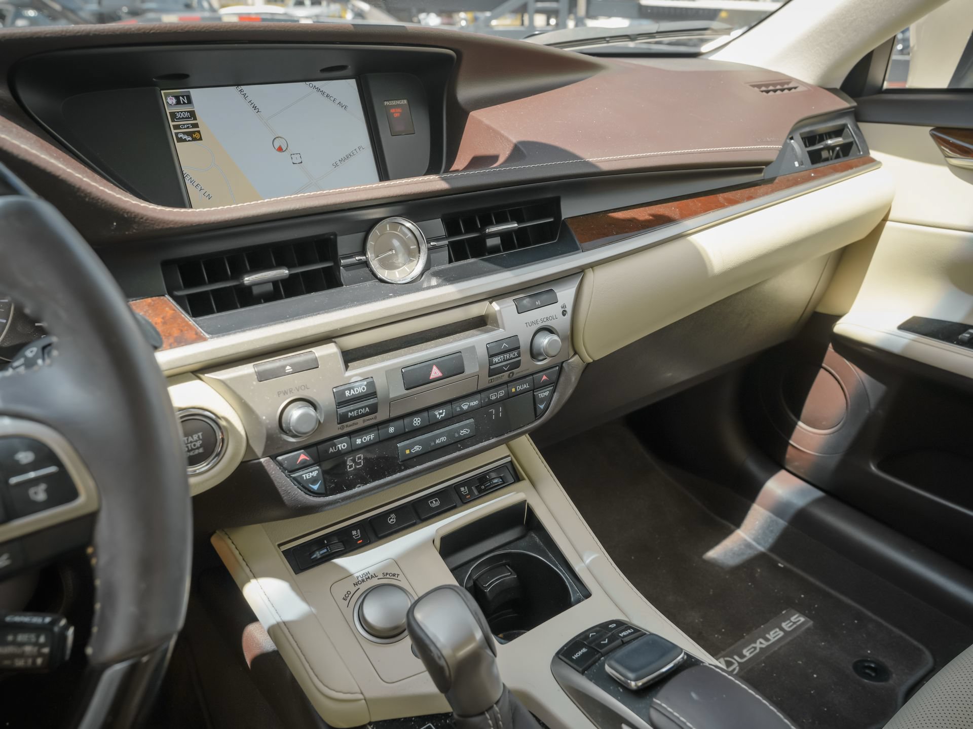 Used 2018 Lexus ES 350 w/ Luxury Package w/Wood Trim FWD image 22
