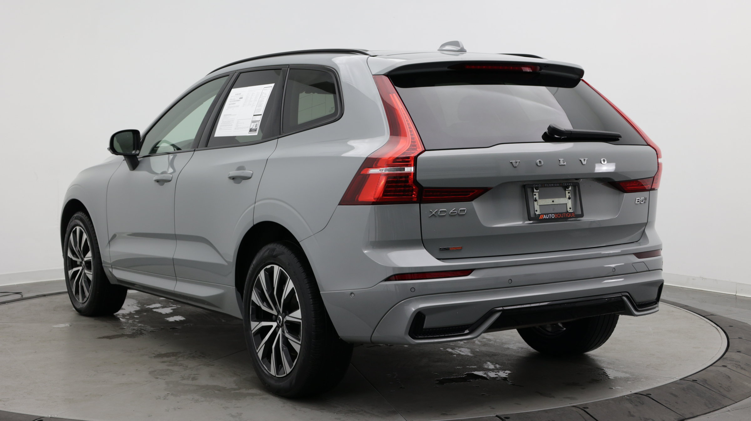 Used 2024 Volvo XC60 B5 Plus AWD/4WD image 5