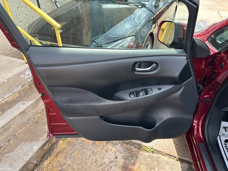 Used 2016 Nissan Leaf S w/ Charger Package FWD image 11