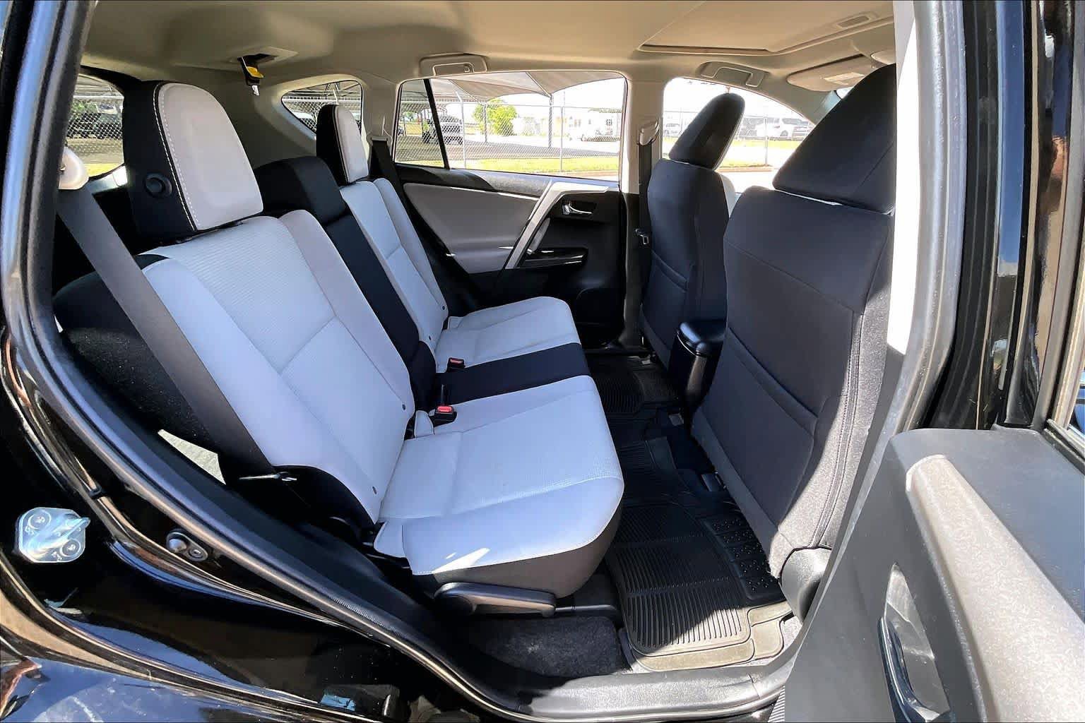 Used 2018 Toyota RAV4 XLE FWD image 19