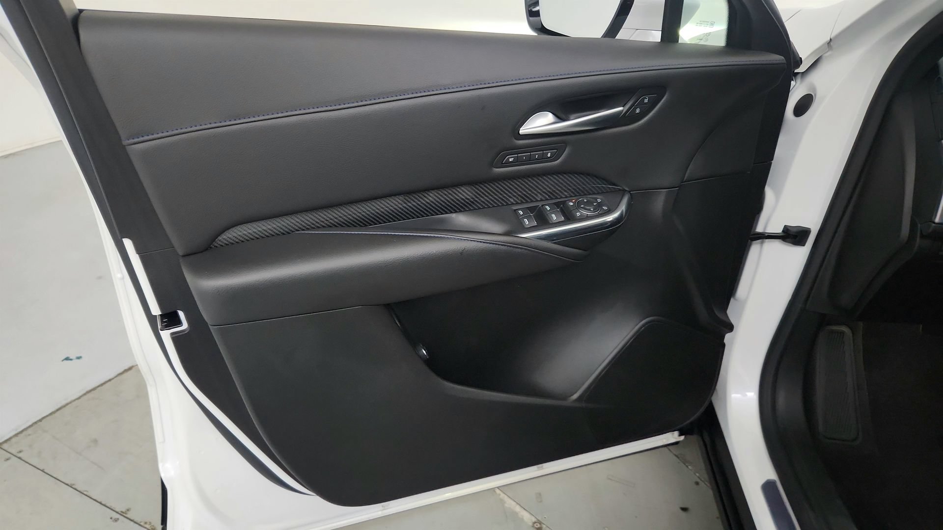 Certified 2024 Cadillac XT4 Sport AWD/4WD image 17