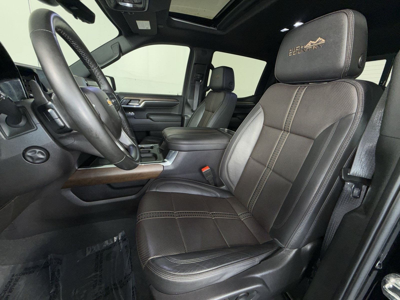 Used 2024 Chevrolet Silverado 1500 High Country w/ High Country Premium Package AWD/4WD image 13