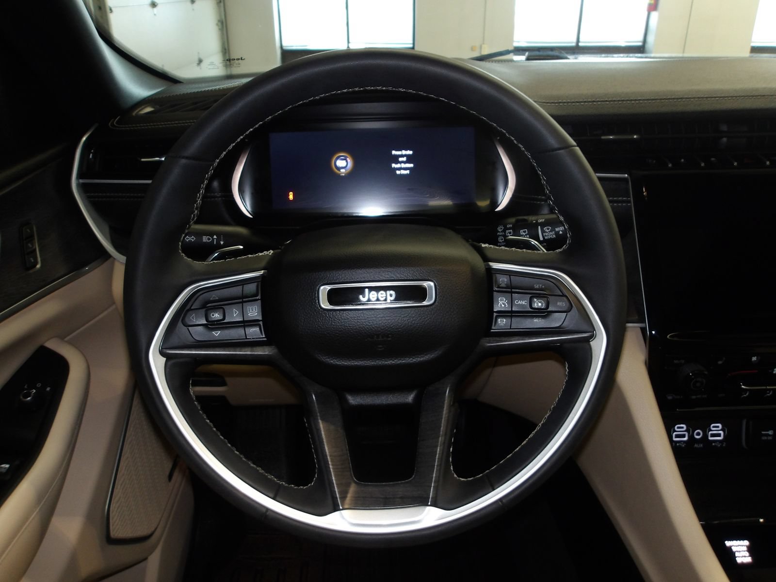 Used 2023 Jeep Grand Cherokee Limited w/ Luxury Tech Group II AWD/4WD image 14