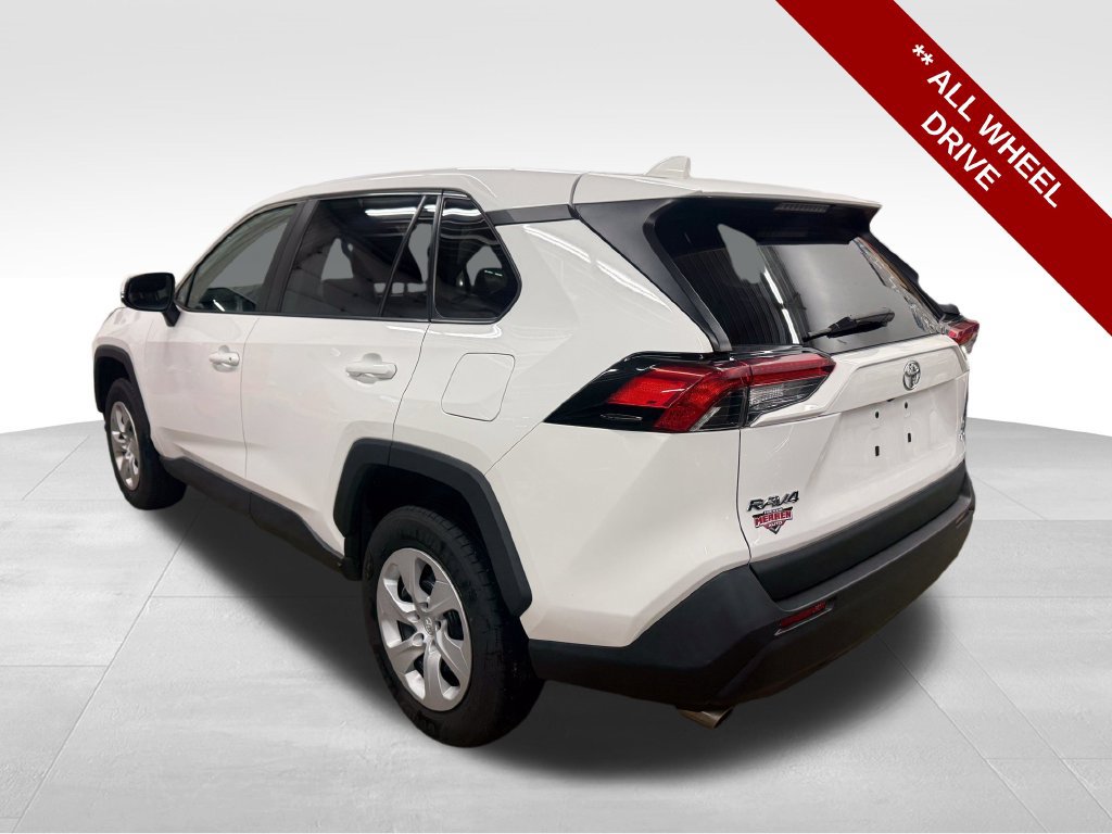 Used 2022 Toyota RAV4 LE AWD/4WD image 3