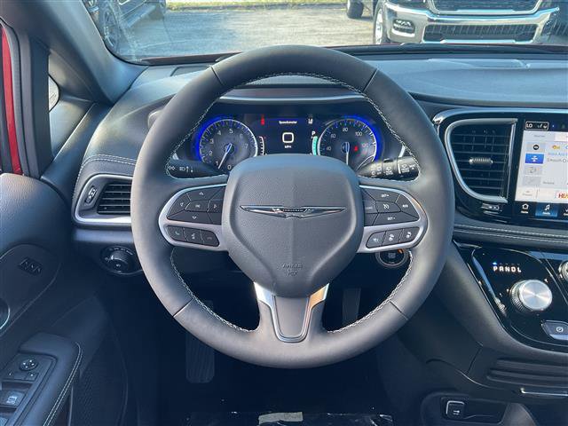 New 2026 Chrysler Pacifica Select image 11