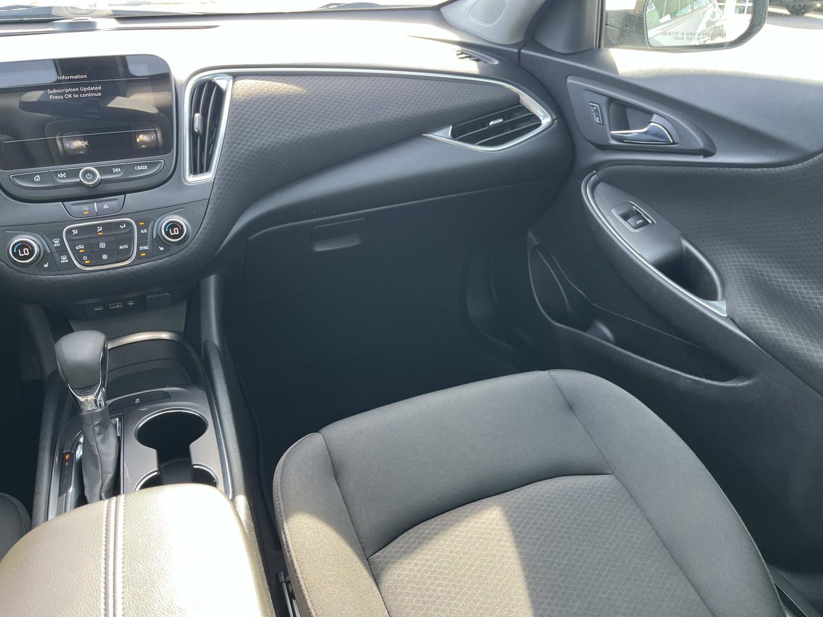 Used 2021 Chevrolet Malibu LT FWD image 13