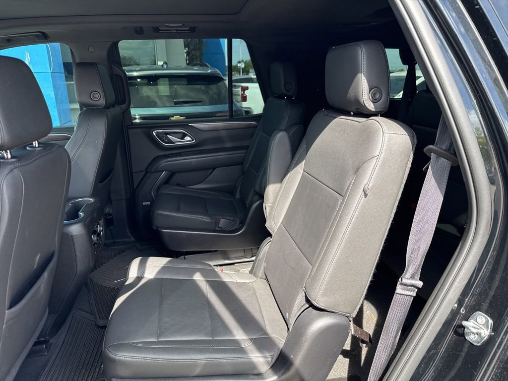 Used 2022 Chevrolet Tahoe Z71 w/ Luxury Package AWD/4WD image 3
