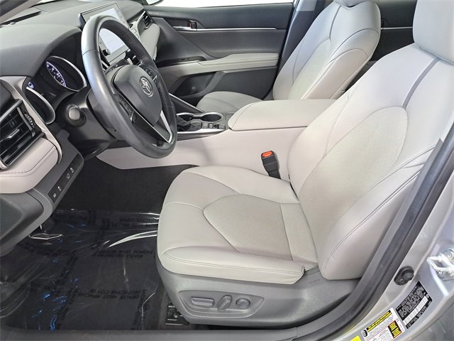 Used 2021 Toyota Camry XLE w/ Navigation Upgrade Package image 19