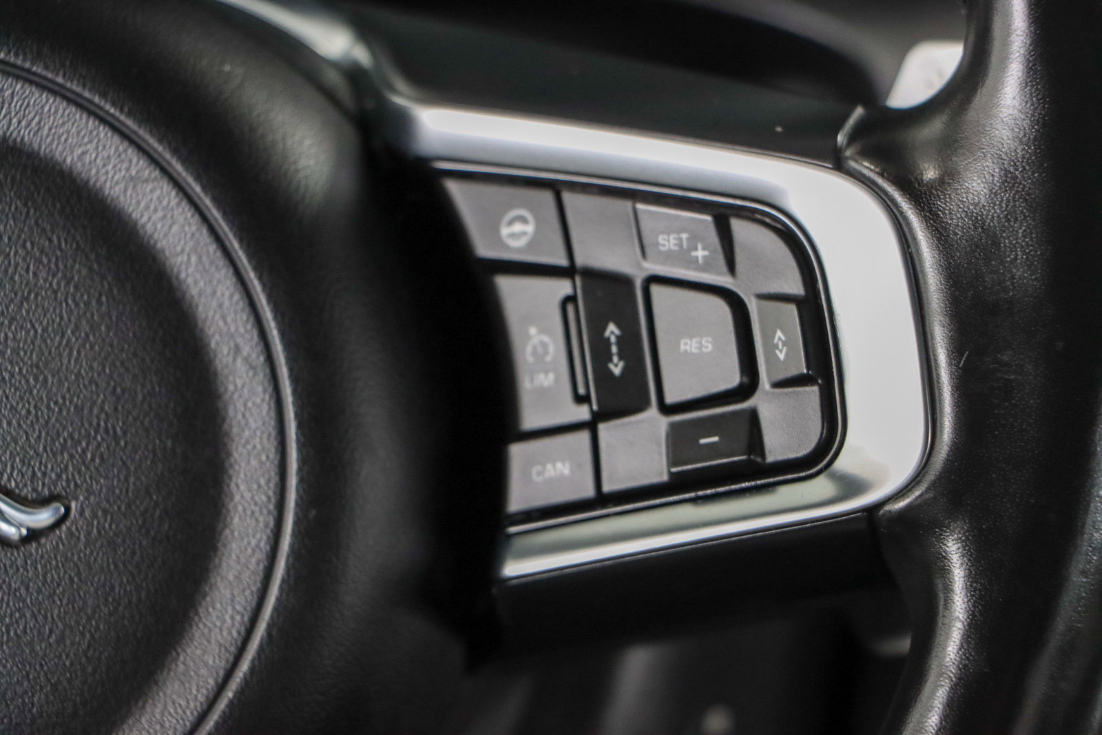 Used 2018 Jaguar F-PACE R-Sport AWD/4WD image 14