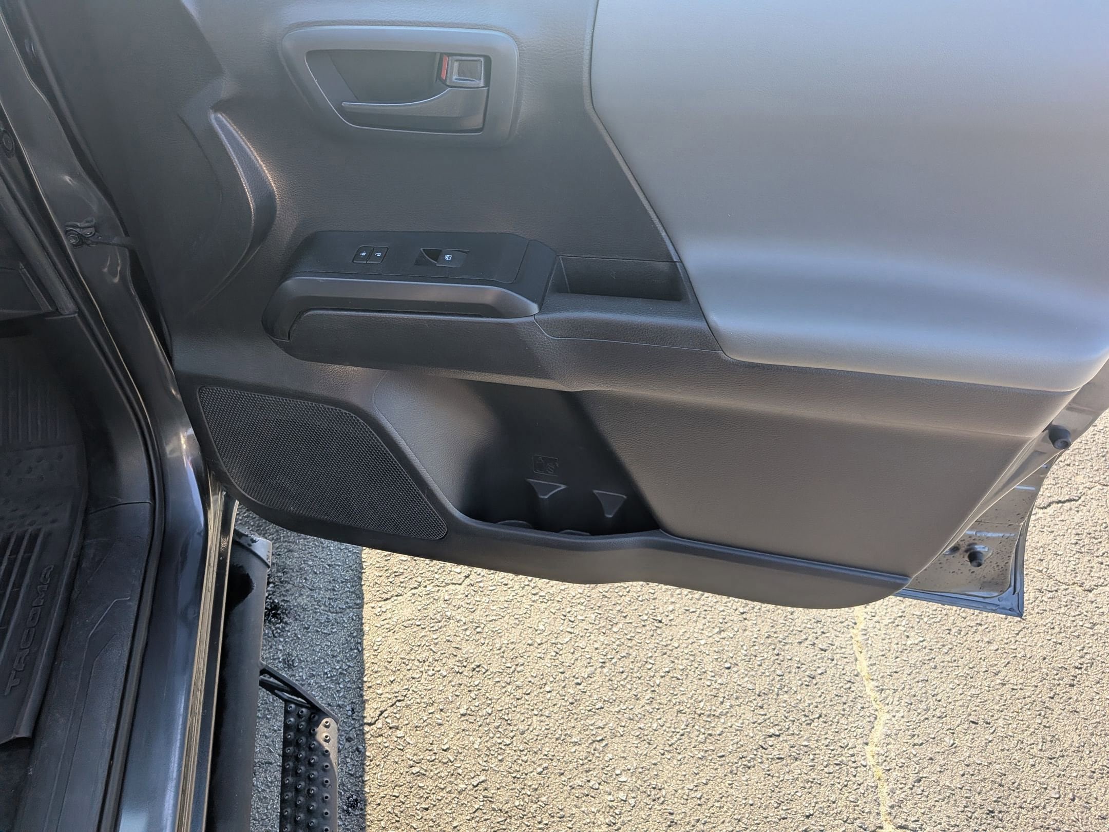 Used 2022 Toyota Tacoma SR image 31
