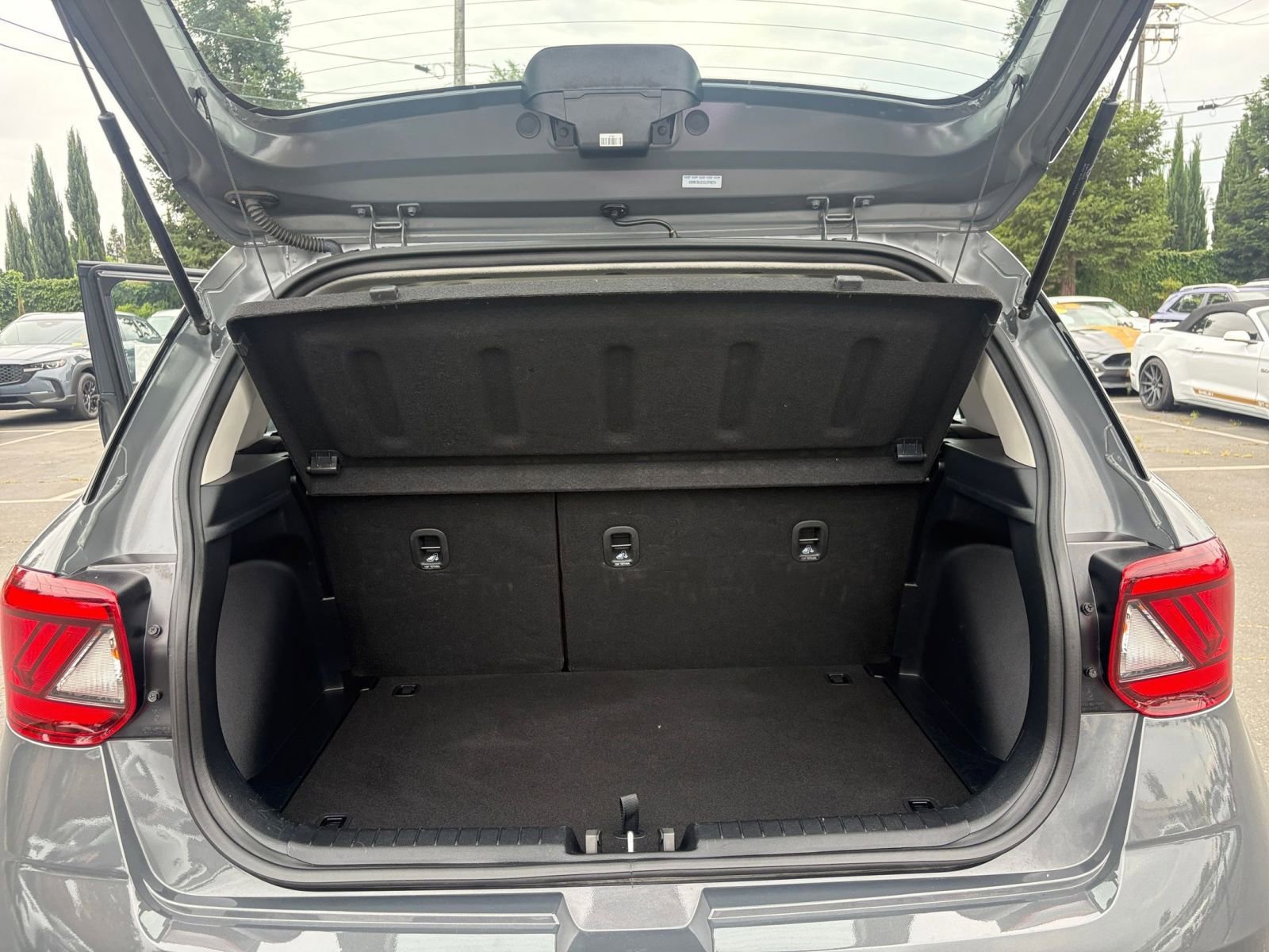 Used 2025 Hyundai Venue SEL image 31