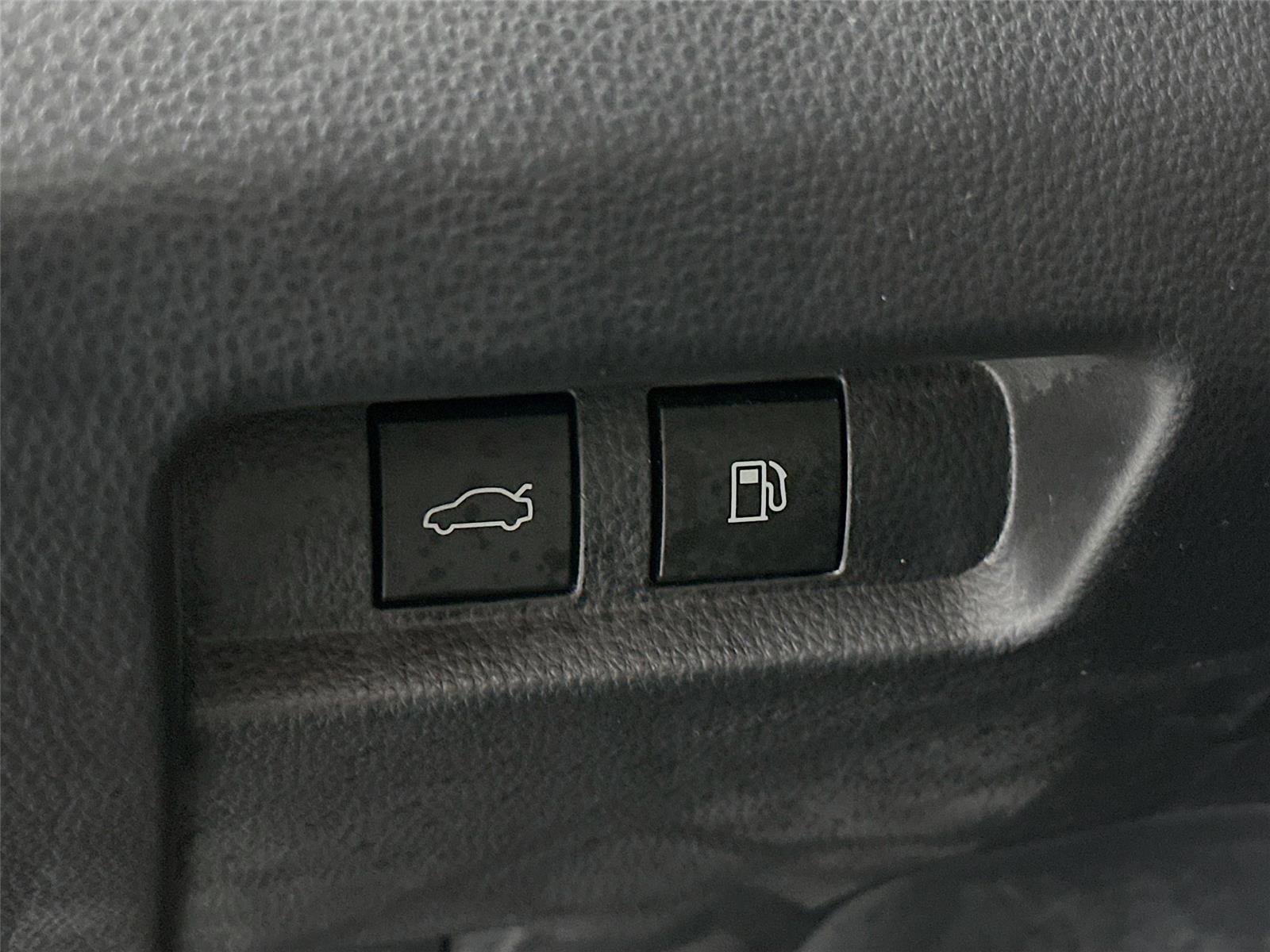 Certified 2023 Toyota Crown Limited image 14