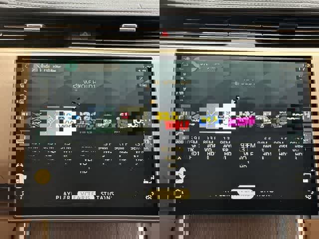 Used 2025 Land Rover Range Rover SE image 12