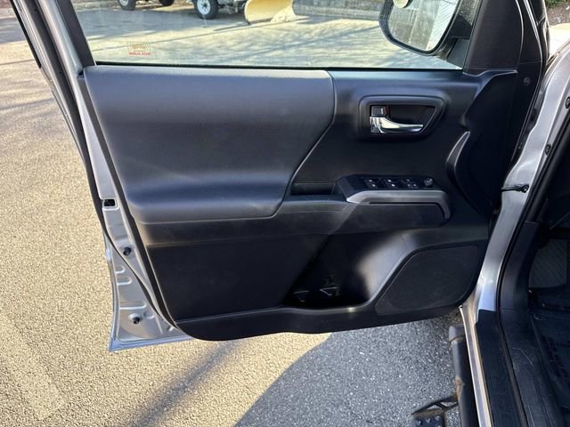 Used 2020 Toyota Tacoma TRD Off-Road w/ Technology Package image 13