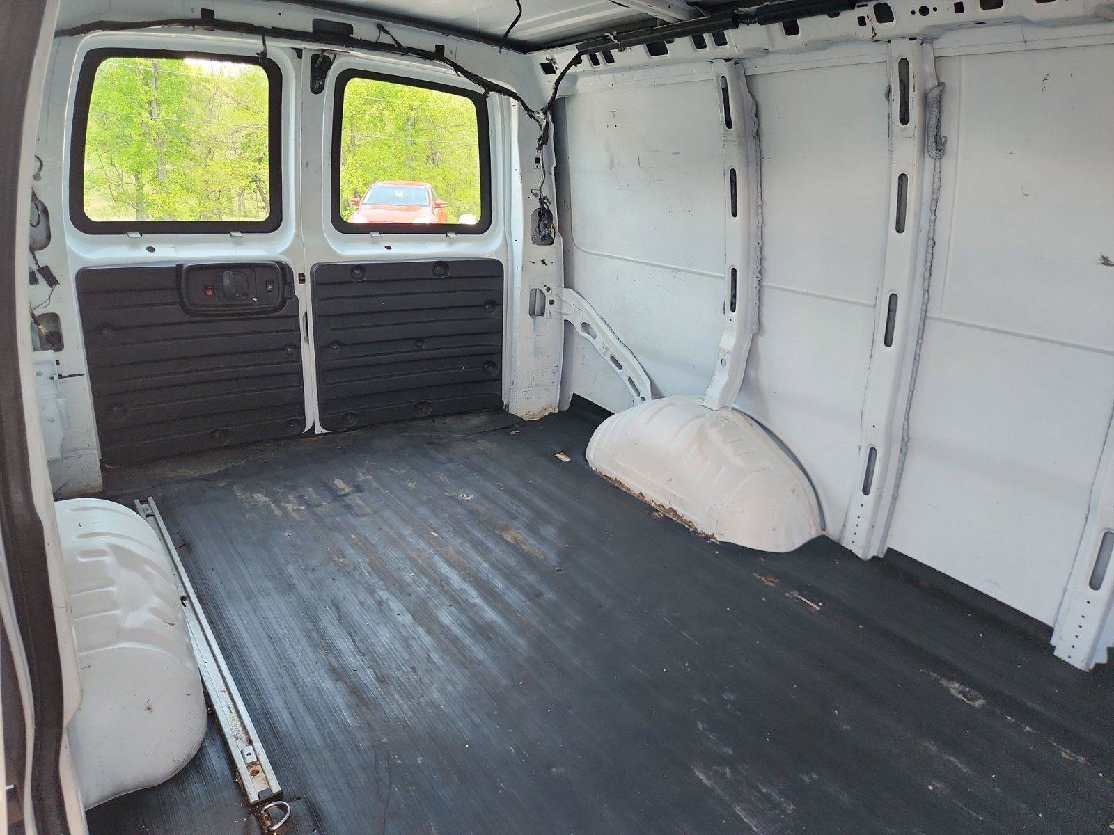 Used 2016 Chevrolet Express 2500 RWD image 13