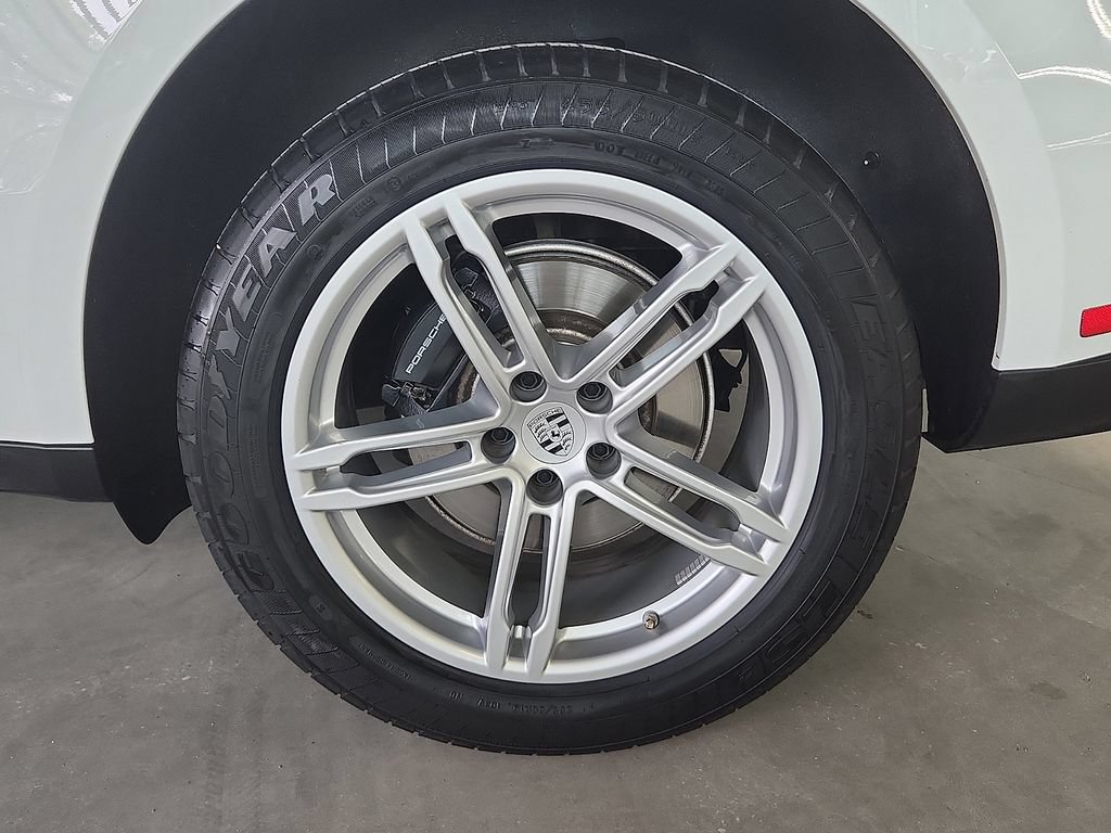 Certified 2026 Porsche Macan AWD/4WD image 10