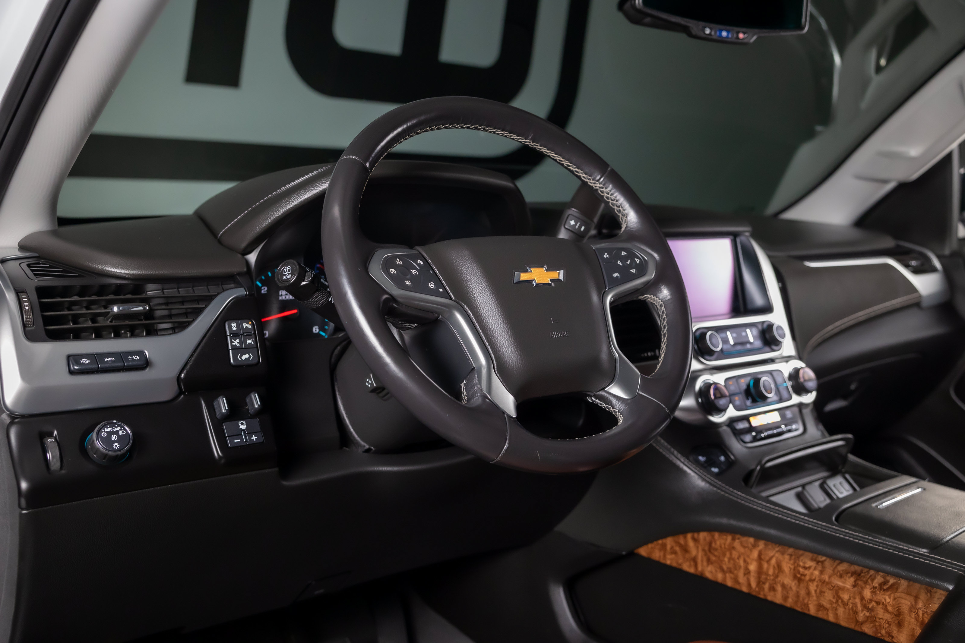 Used 2020 Chevrolet Suburban Premier w/ Premier Plus Edition RWD image 30