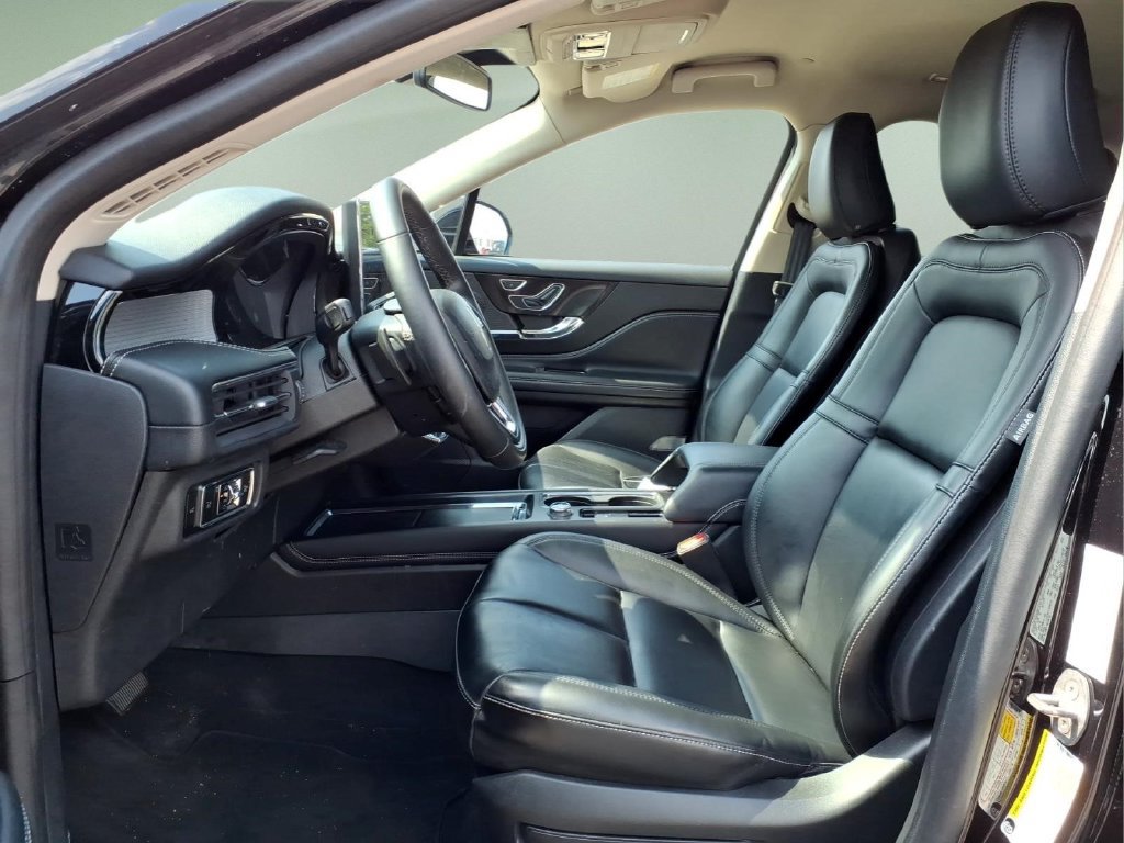 Used 2023 Lincoln Corsair AWD image 2