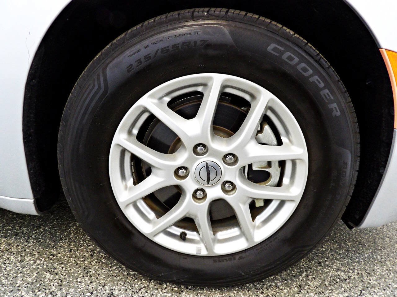 Used 2022 Chrysler Voyager LX FWD image 21