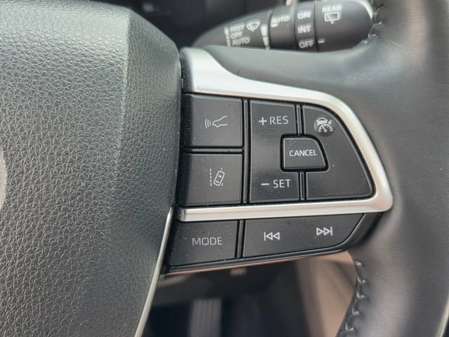 Used 2023 Toyota Highlander Platinum FWD image 26