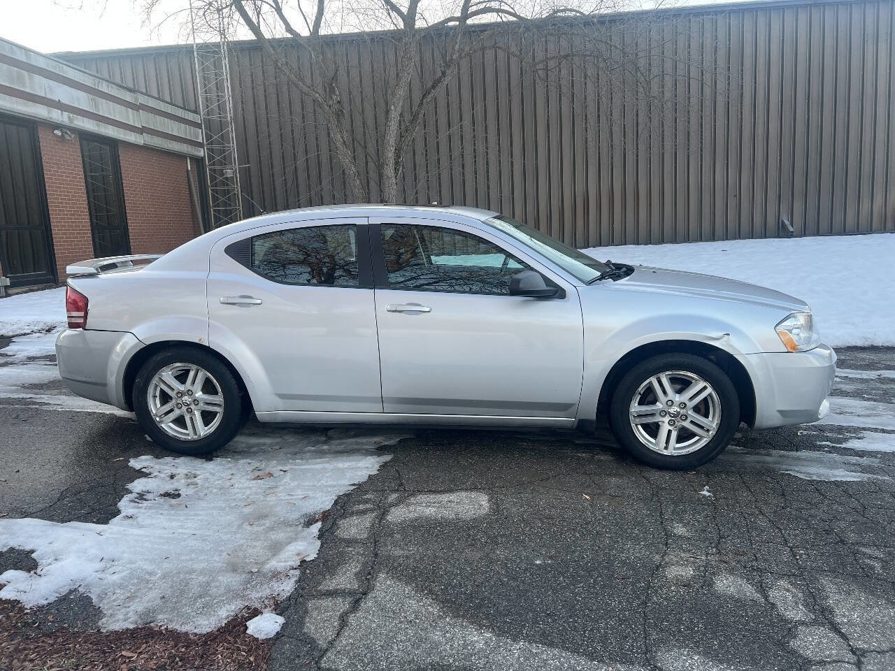 Used 2009 Dodge Avenger SXT image 4