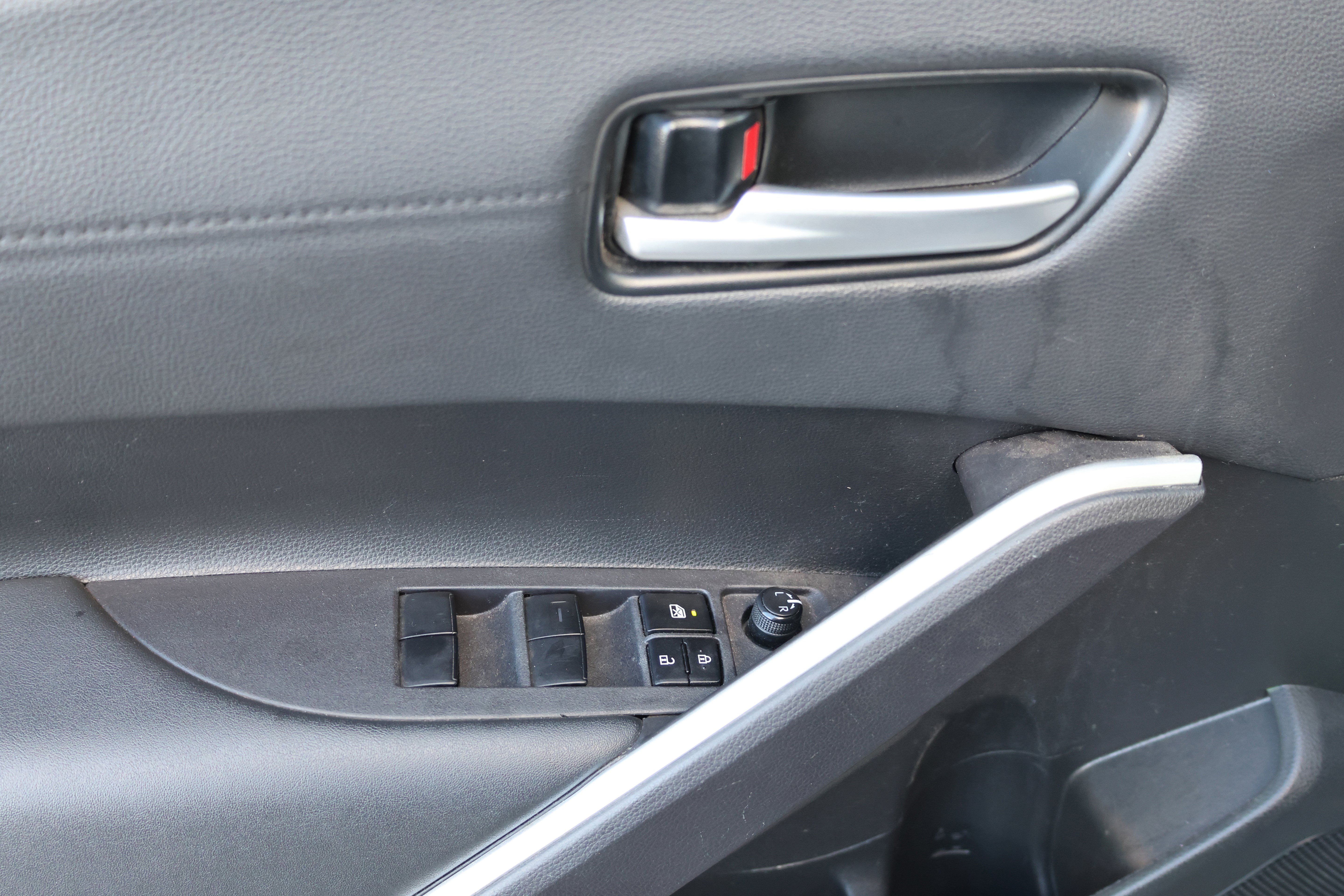 Certified 2024 Toyota Corolla Cross XLE FWD image 19