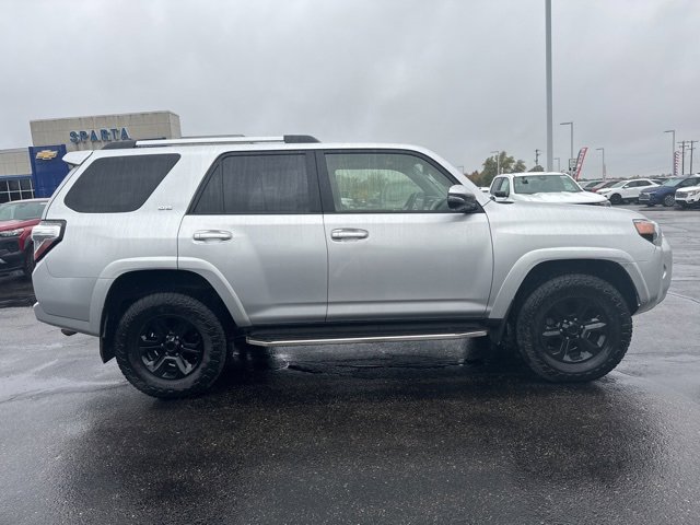 Used 2020 Toyota 4Runner SR5 Premium image 2
