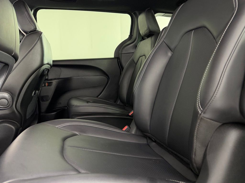 Used 2024 Chrysler Pacifica Select image 27