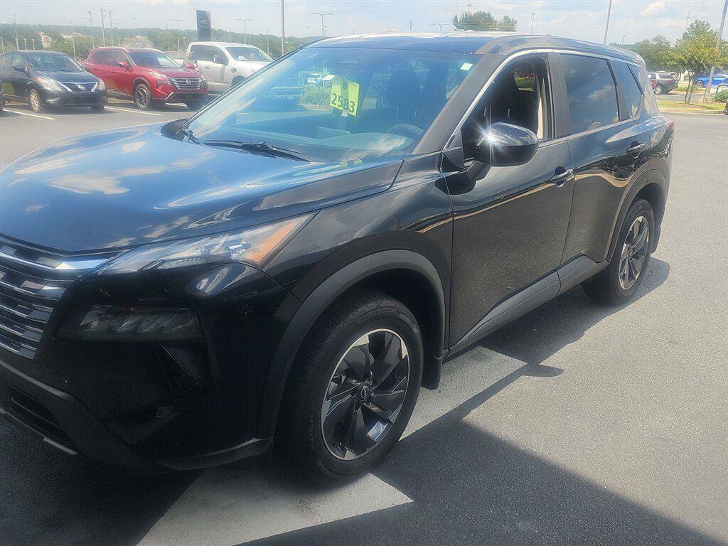 Used 2026 Nissan Rogue SV FWD image 2