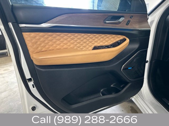 Used 2021 Jeep Grand Cherokee L Summit w/ Luxury Tech Group V AWD/4WD image 11