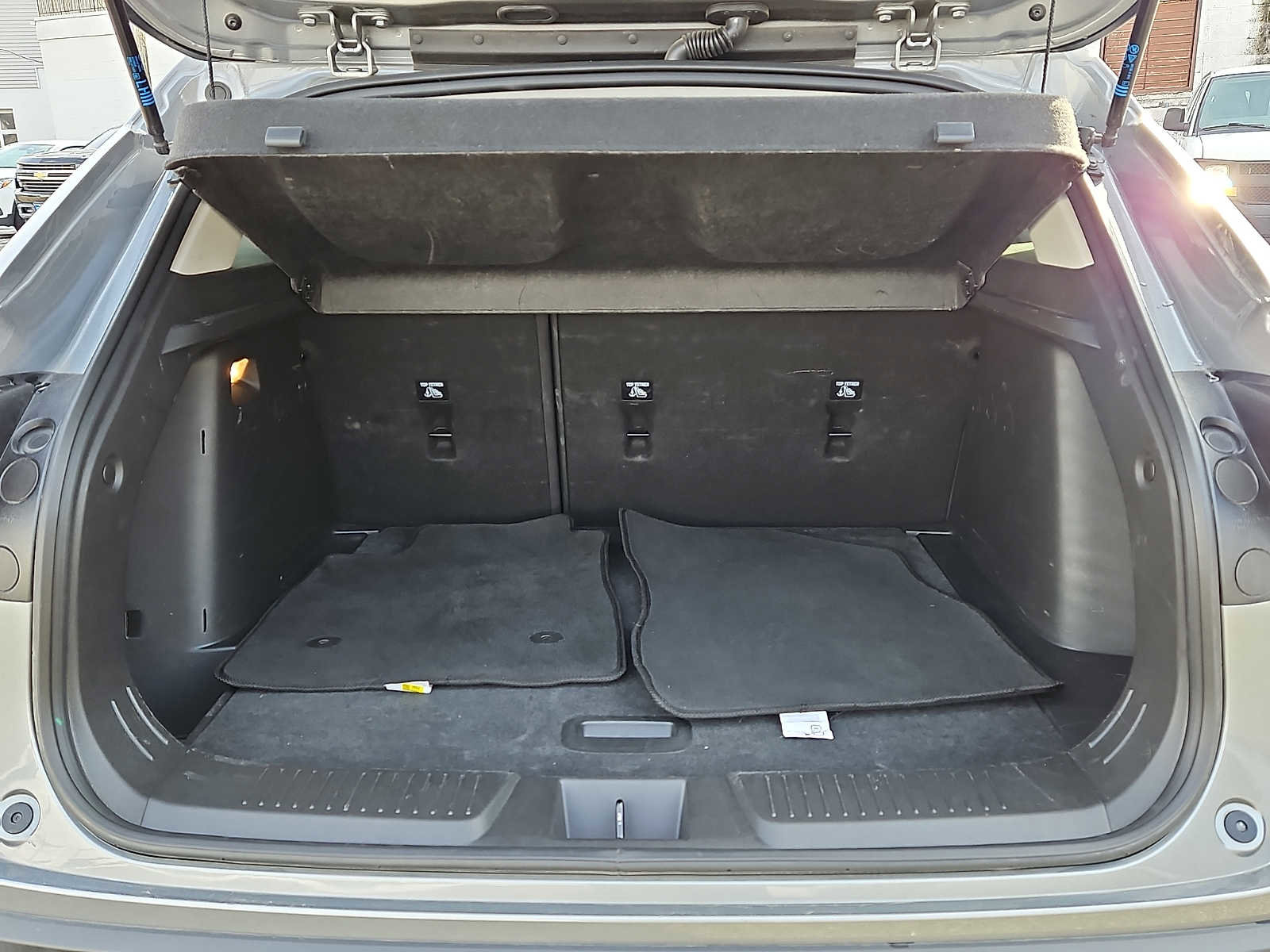 Used 2025 Chevrolet Trax LT w/ LT Convenience Package image 28