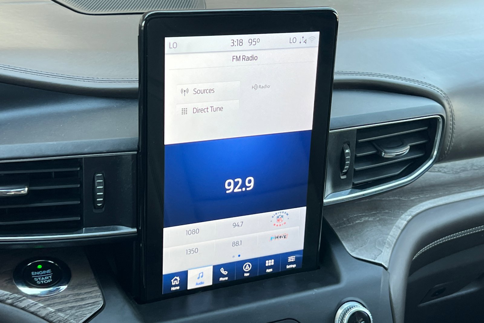 Used 2020 Ford Explorer Platinum w/ Premium Technology Package image 19