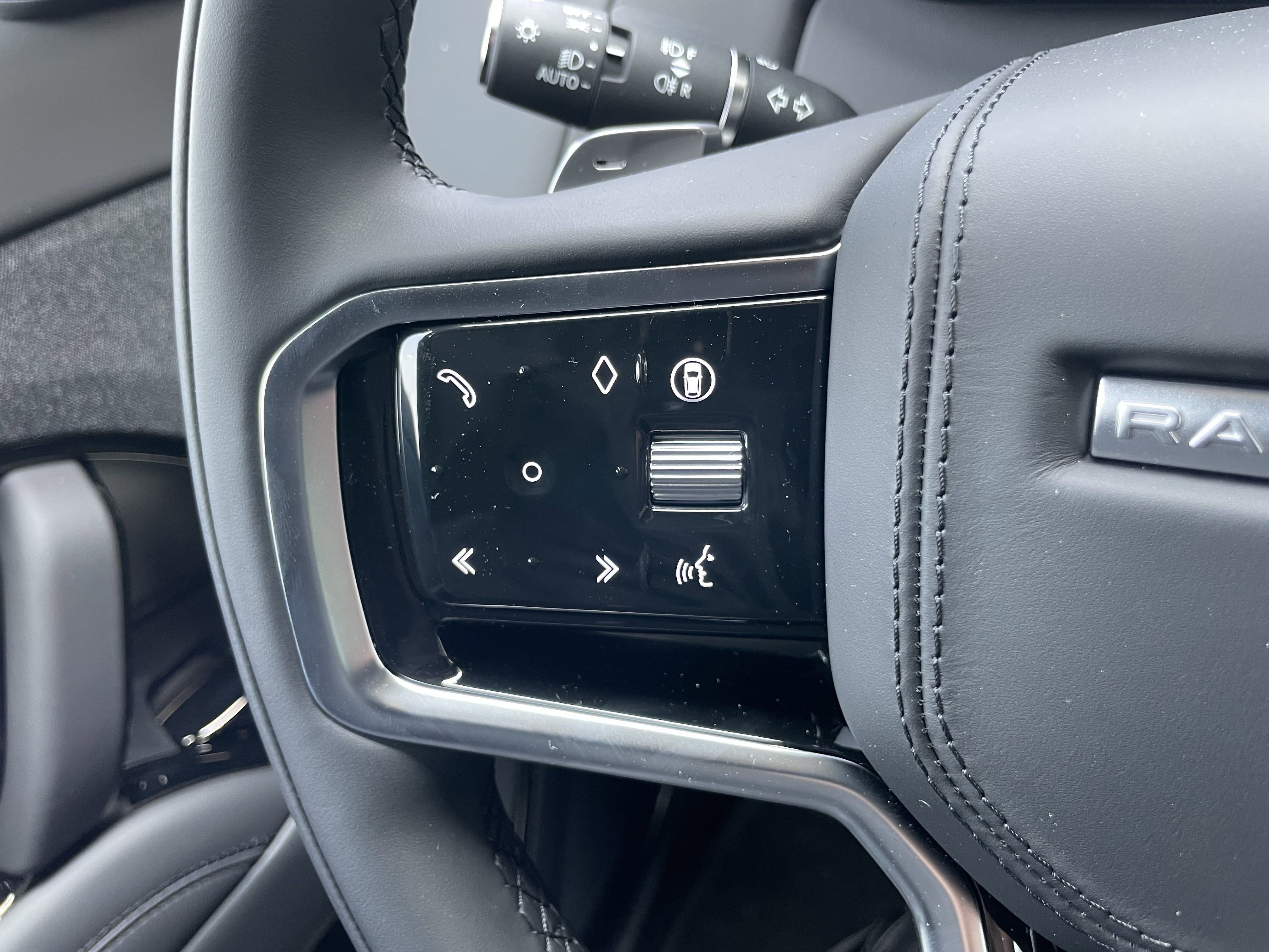 New 2025 Land Rover Range Rover Sport SE image 23