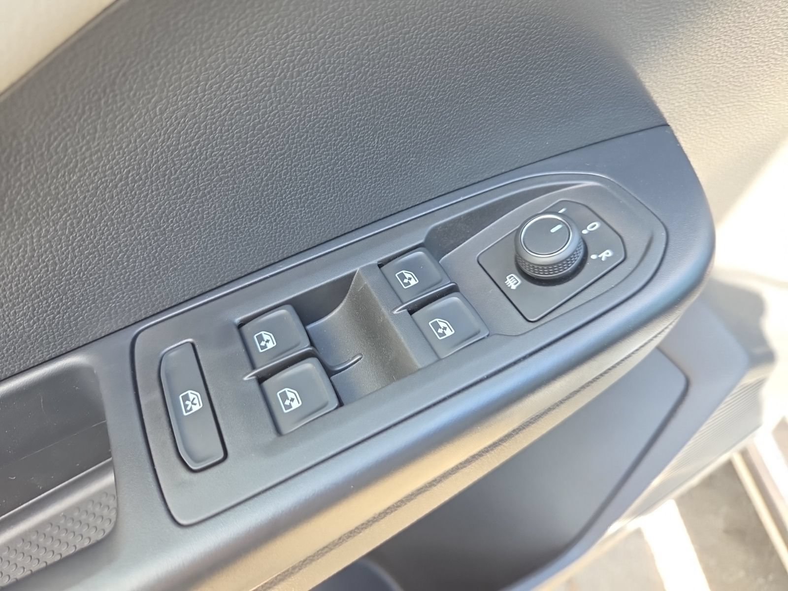 New 2026 Volkswagen Taos SEL AWD/4WD image 18